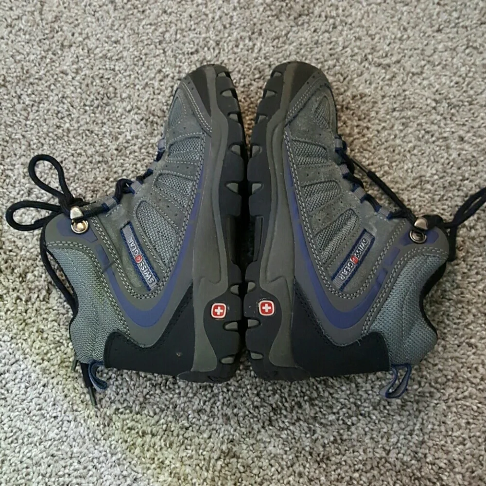 Swiss Gear boy shoes sneakers gray lace up size 1